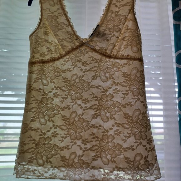 Elegant Cream Lace Sleeveless Top - Picture 3 of 7